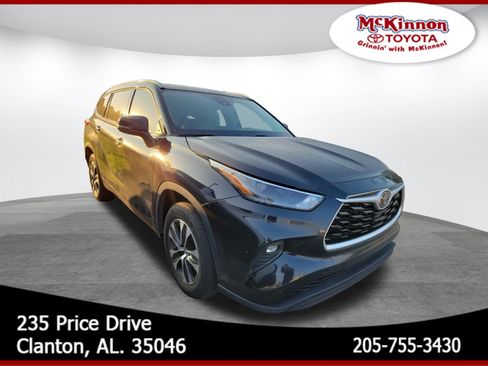 Used 2022 Toyota Highlander XLE FWD image 1