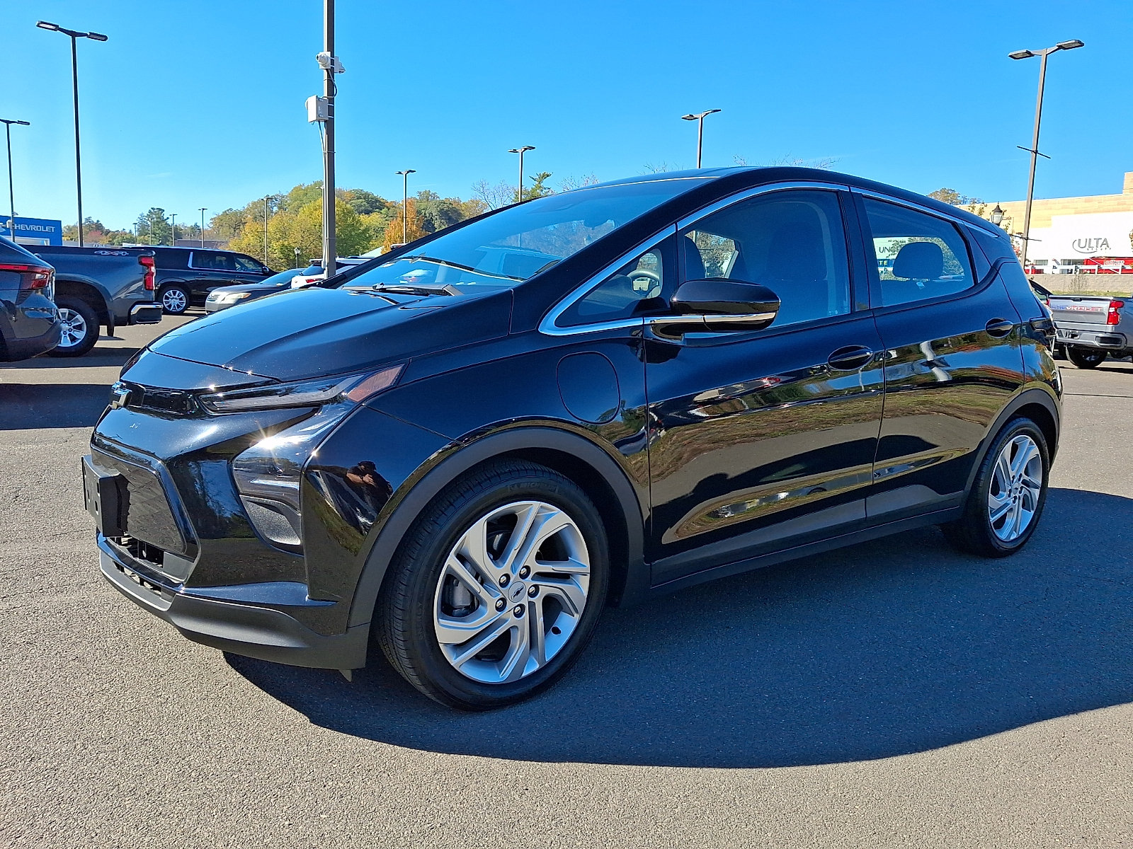 Used 2023 Chevrolet Bolt LT FWD image 3