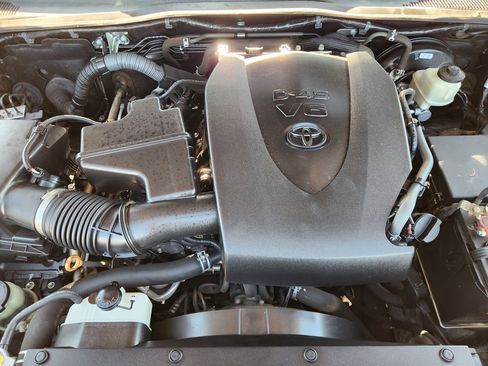 Used 2017 Toyota Tacoma SR5 w/ Tow Package image 29