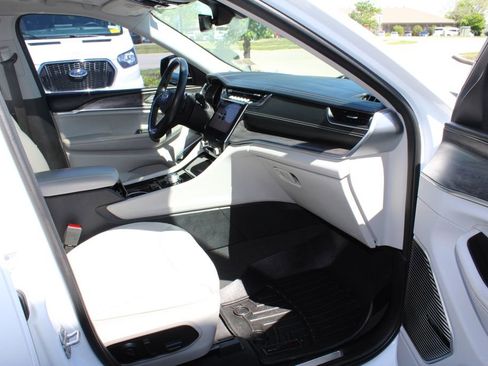 Used 2022 Jeep Grand Cherokee L Overland AWD/4WD image 42