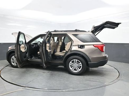 Used 2021 Ford Explorer XLT AWD/4WD image 39