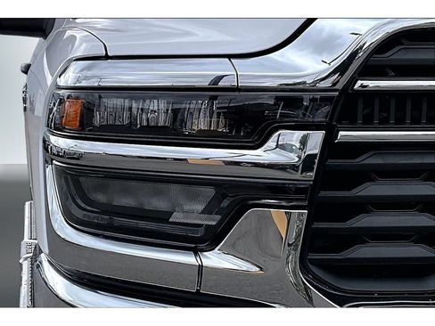 Used 2025 RAM 2500 Big Horn AWD/4WD image 32