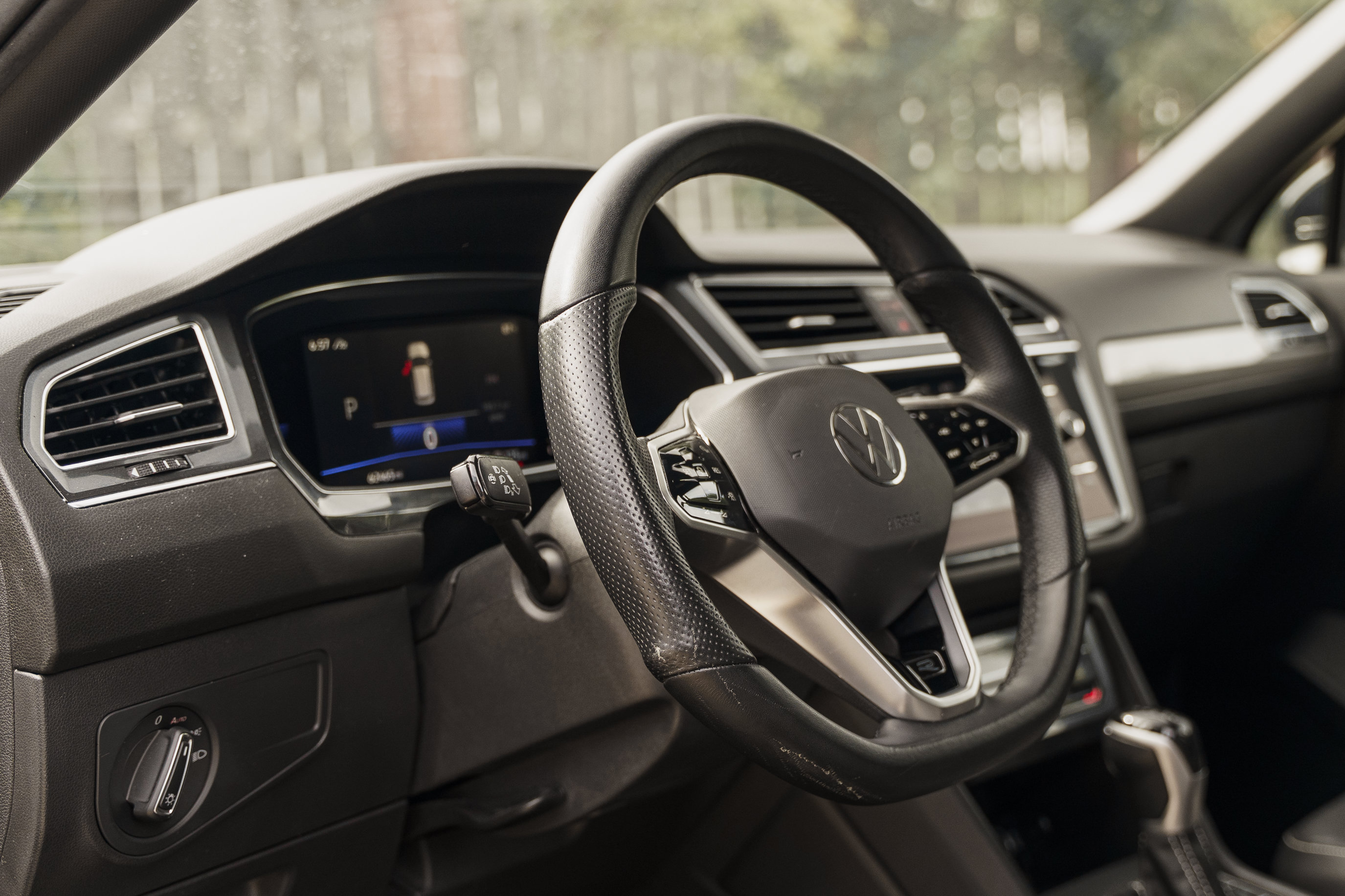 Used 2022 Volkswagen Tiguan SE R-Line AWD/4WD image 7