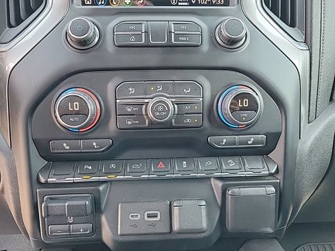 Used 2021 Chevrolet Silverado 1500 LT Trail Boss w/ Convenience Package II AWD/4WD image 19
