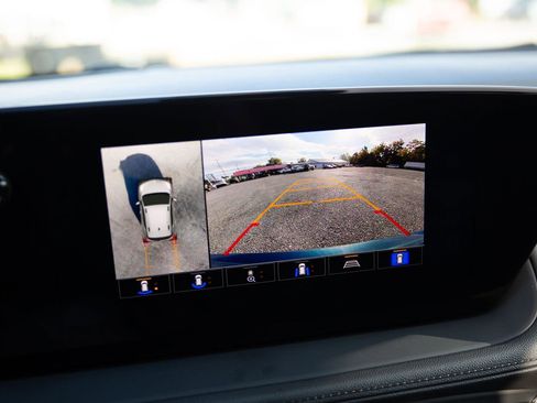 Used 2024 Buick Encore GX Avenir w/ Avenir Technology Package image 18