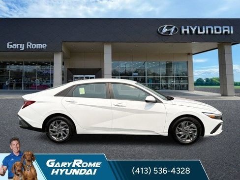 Certified 2024 Hyundai Elantra SEL FWD image 11