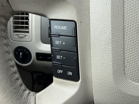 Used 2009 Ford Escape XLT AWD/4WD image 39