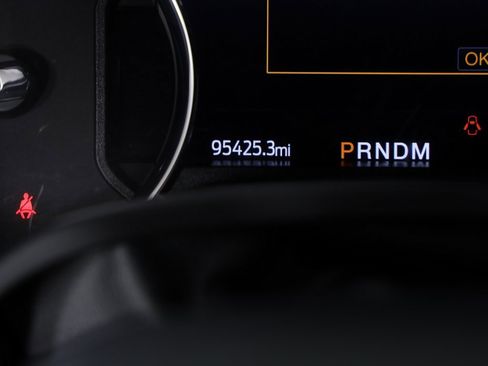 Used 2022 Ford F250 Lariat w/ Black Appearance Package image 12