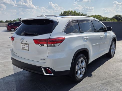 Used 2017 Toyota Highlander Limited FWD image 5