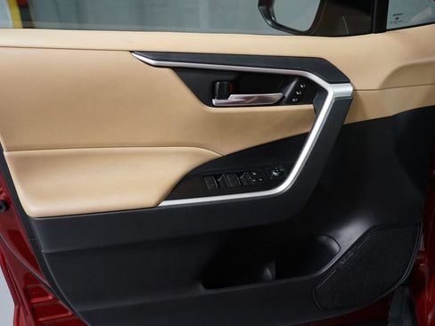 Certified 2022 Toyota RAV4 XLE Premium FWD image 29
