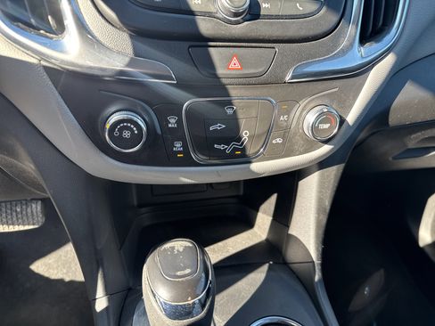 Used 2019 Chevrolet Equinox LS w/ LS Convenience Package image 25