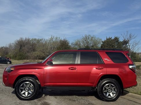 Used 2023 Toyota 4Runner TRD Off-Road Premium image 3