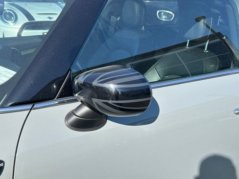 Used 2022 MINI Cooper 2-Door Hardtop image 10