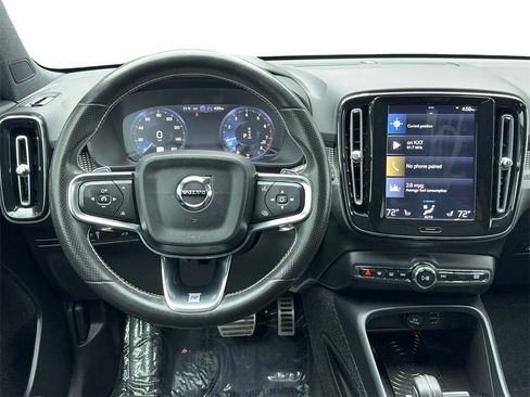 Used 2019 Volvo XC40 T5 R-Design image 17