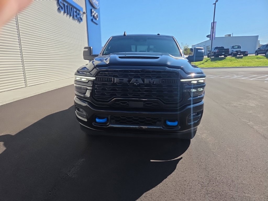 Used 2025 RAM 2500 Limited AWD/4WD image 2