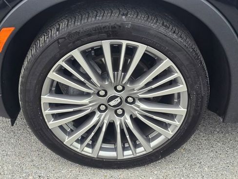 Used 2024 Cadillac XT4 Premium Luxury w/ Active Safety Package FWD image 10
