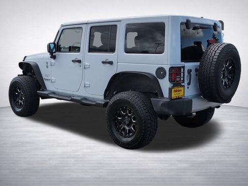Used 2014 Jeep Wrangler Unlimited Sahara w/ Max Tow Package AWD/4WD image 5