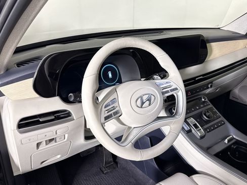 Used 2024 Hyundai Palisade Limited image 4