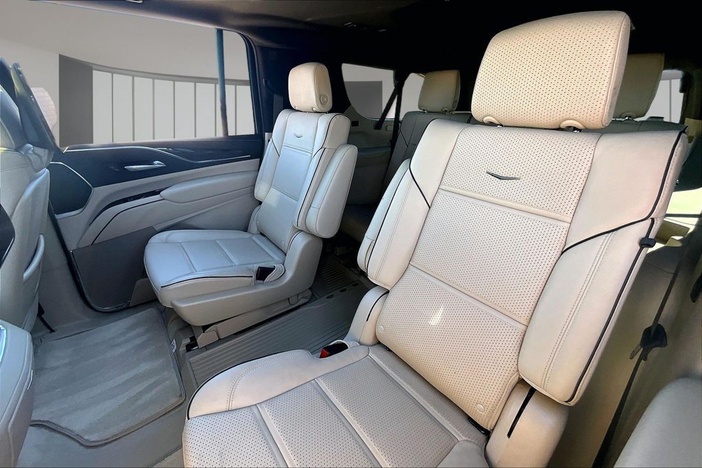 Used 2023 Cadillac Escalade ESV Premium Luxury w/ LPO, Floor Liner Package AWD/4WD image 28