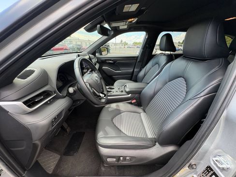 Used 2025 Toyota Highlander XSE AWD/4WD image 27