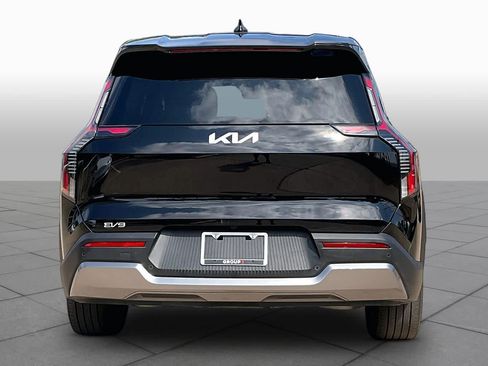 Used 2024 Kia EV9 Light Long Range RWD image 4