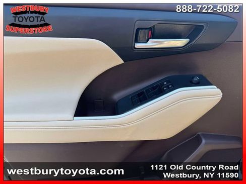 Used 2022 Toyota Highlander XLE AWD/4WD image 20