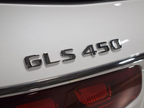 Used 2025 Mercedes-Benz GLS 450 4MATIC image 10