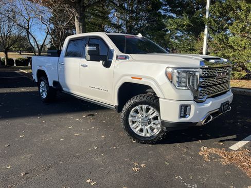 Used 2023 GMC Sierra 2500 Denali w/ Denali Ultimate Package image 2