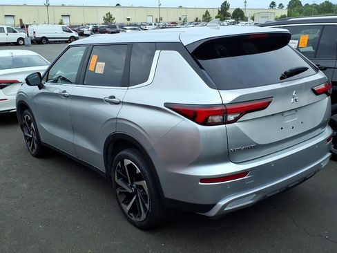 Used 2023 Mitsubishi Outlander SE Black Edition FWD image 8