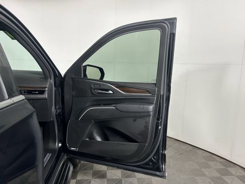 Used 2023 Cadillac Escalade Premium Luxury image 43