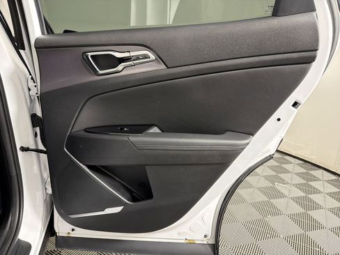 Used 2025 Kia Sportage SX image 14