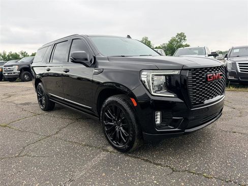 Used 2022 GMC Yukon XL Denali w/ Max Trailering Package AWD/4WD image 3