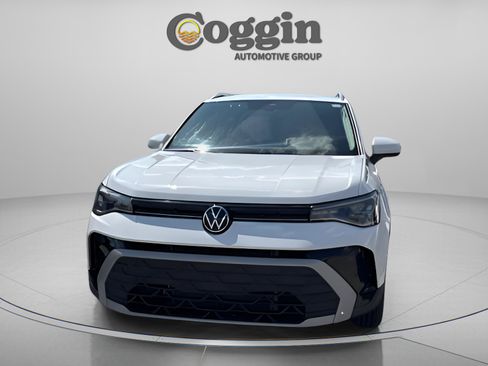 Used 2025 Volkswagen Taos SE AWD/4WD image 8