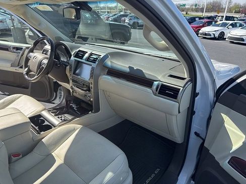 Used 2019 Lexus GX 460 Premium w/ Premium Package image 16