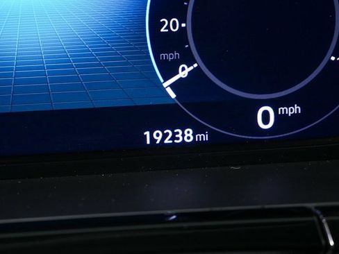 Certified 2025 Volkswagen Atlas SE w/ Panoramic Sunroof Package image 3