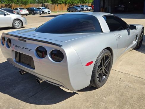 Used 2000 Chevrolet Corvette Coupe w/ Roof Pkg image 10