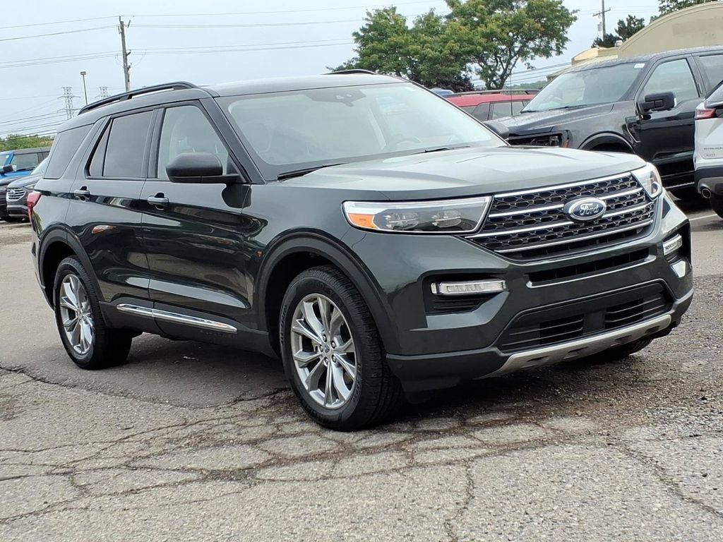 Used 2023 Ford Explorer XLT w/ Equipment Group 202A AWD/4WD image 7