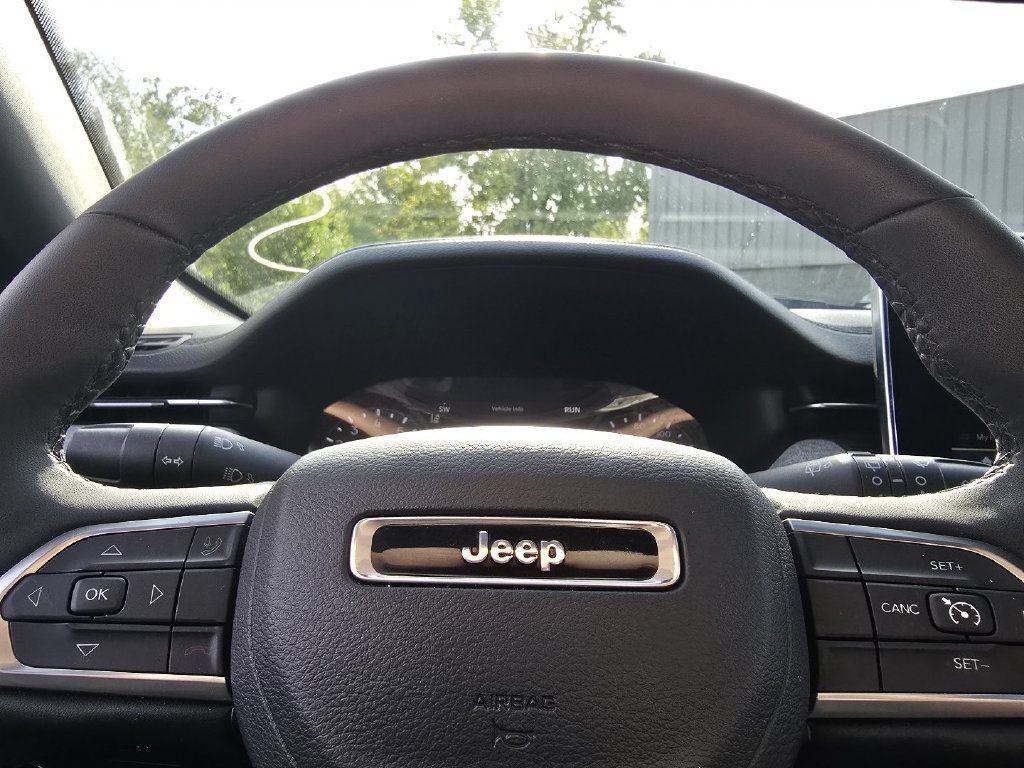 Used 2023 Jeep Compass Latitude w/ Convenience Group AWD/4WD image 25