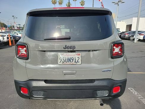Used 2019 Jeep Renegade Latitude w/ Popular Equipment Group image 6