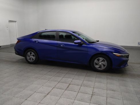Used 2024 Hyundai Elantra SE FWD image 11