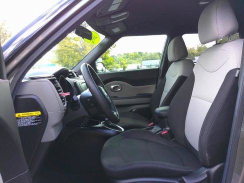 Used 2019 Kia Soul image 12