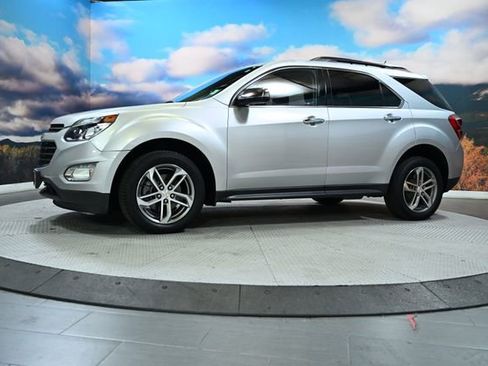 Used 2017 Chevrolet Equinox Premier w/ Enhanced Convenience Package image 3