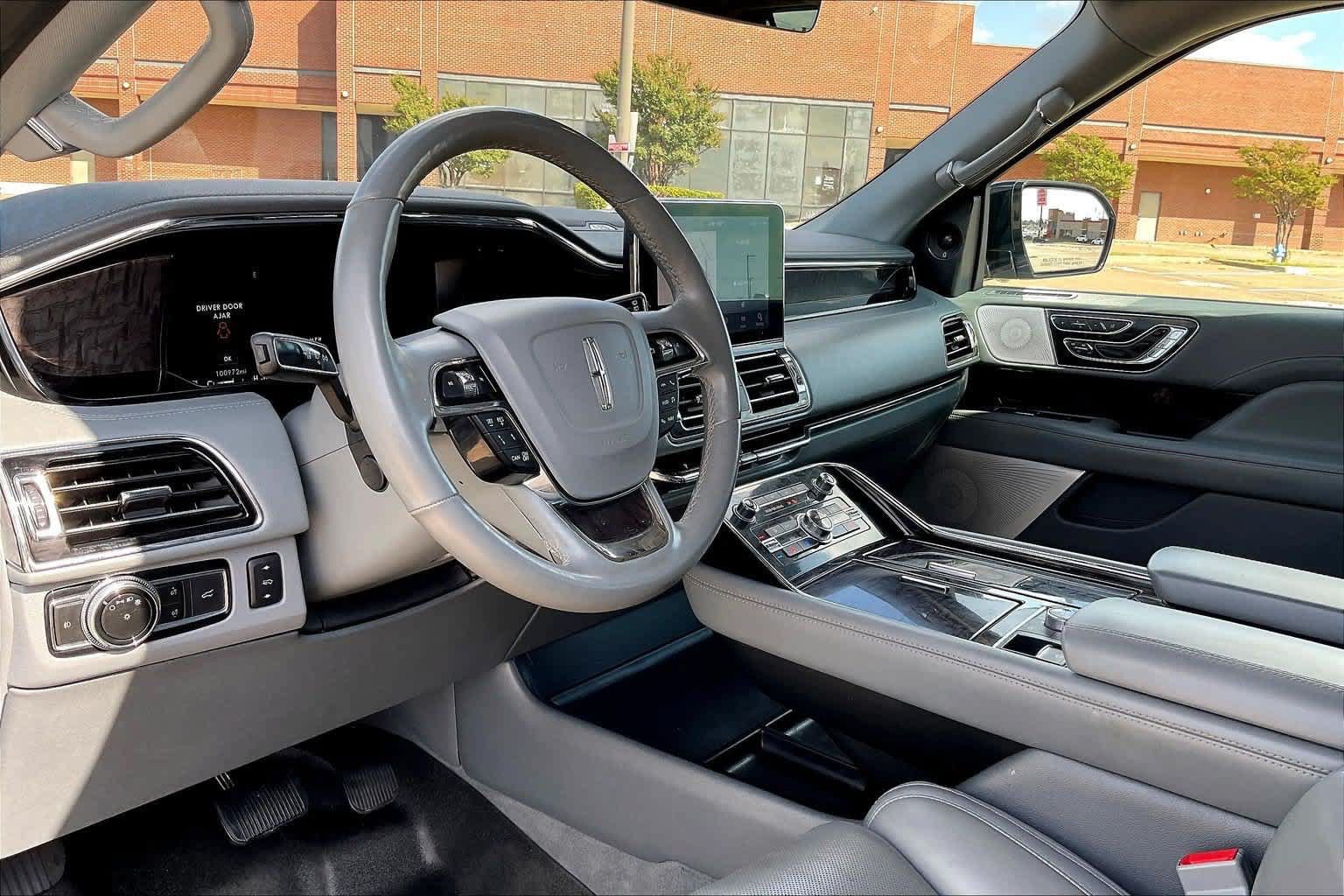 Used 2020 Lincoln Navigator L Reserve w/ Luxury Package AWD/4WD image 2