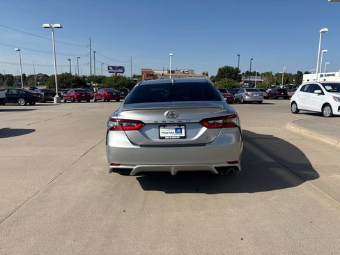 Used 2021 Toyota Camry SE w/ Convenience Package FWD image 6