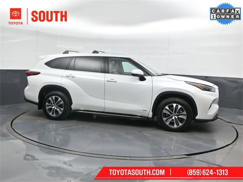 Used 2022 Toyota Highlander XLE image 4