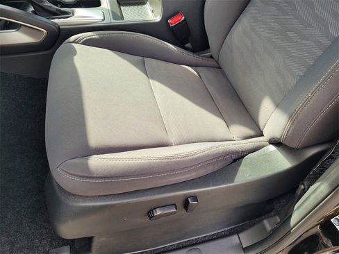 Used 2023 Nissan Frontier SV image 11