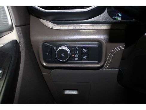 Used 2020 Ford Explorer Platinum w/ Premium Technology Package image 32