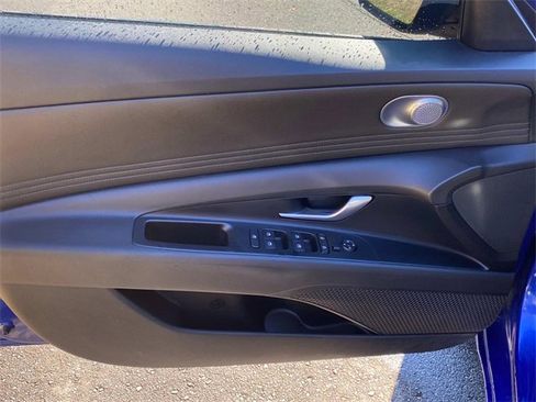 Used 2021 Hyundai Elantra SEL w/ Convenience Package image 12