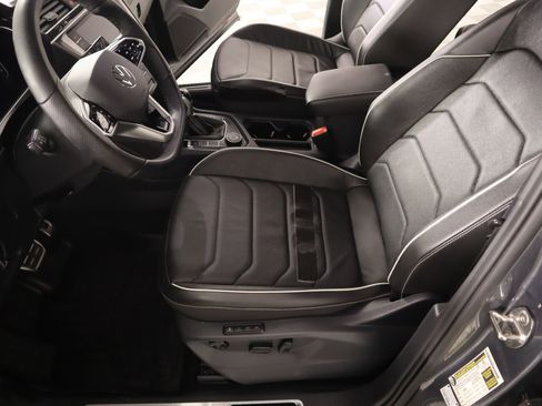 Used 2024 Volkswagen Tiguan SEL R-Line image 11