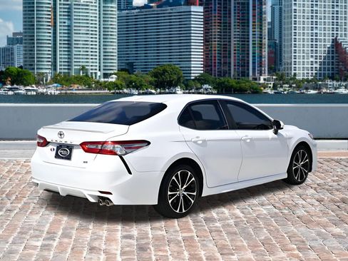 Used 2019 Toyota Camry SE FWD image 12